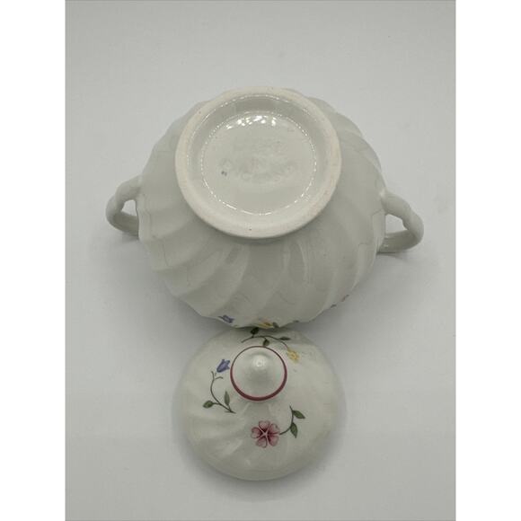 Johnson Brothers "Summer Chintz" 3 1/4 Inch Sugar Bowl - Picture 3 of 3